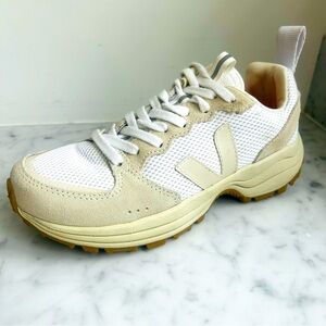 Veja Venturi Trainer Sneaker - Size 38 - Like New